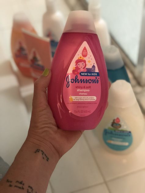 Johnson Baby Shampoo For Hair Growth, Johnsons Baby Shampoo, Johnsons Baby Products, Baby Hair Products, Johnson Baby Shampoo, Johnson Shampoo, Baby Skin Care Products, Pink Shampoo, Johnsons Baby