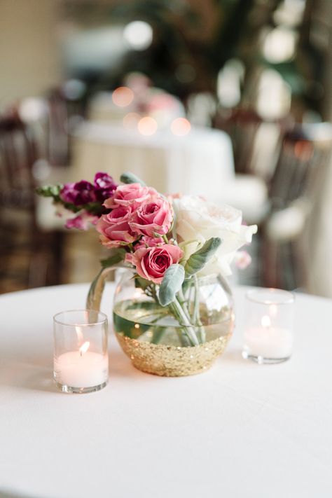 New Haven Lawn Club Wedding Read more - http://www.stylemepretty.com/2014/03/10/new-haven-lawn-club-wedding/ Circular Vase Flower Arrangements, Bubble Vase Centerpiece, Bubble Vase Centerpiece Wedding, Small Floral Centerpieces Simple Cocktail Tables, Small Pink Flower Centerpieces, Flower Ball Centerpiece Baby Shower, Vases Decor Bedroom, Cheap Flower Centerpieces Budget-bride.shop, Low Purple Centerpiece