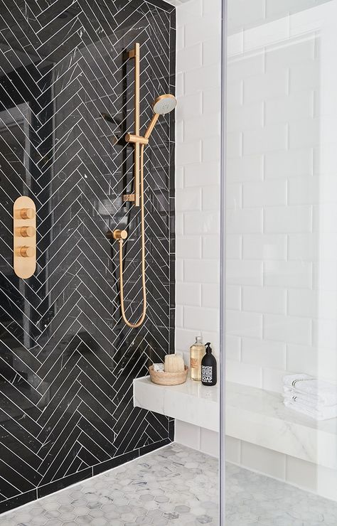 Black Marble Herringbone shower with gold fixtures Black Herringbone Tile, Herringbone Shower, Drømme Bad, Patterned Bathroom Tiles, Marble Herringbone, Gold Shower, Scandinavian Bathroom, Gold Fixtures, Bad Inspiration