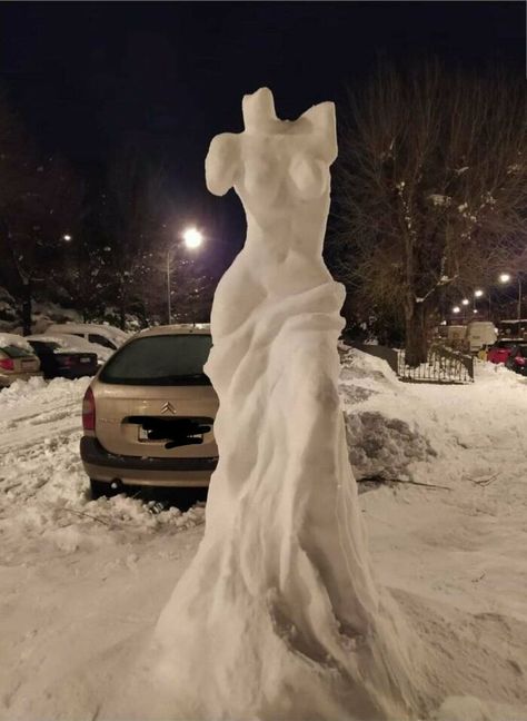 Snow-Woman Level Over 9000 Real Vikings, Snow Sculptures, Snow Art, Amazing Gifs, 웃긴 사진, Local Art, Greek Goddess, Aphrodite, Bored Panda