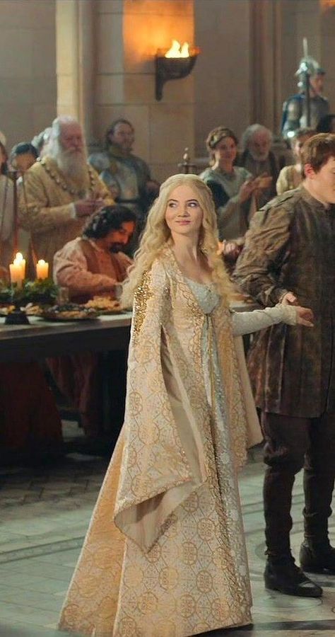 Medieval Dress Aesthetic, White Medieval Dress, The Witcher Ciri, Witcher Ciri, Gown Aesthetic, Game Of Thrones Dress, Game Of Thrones Outfits, Medieval Princess, Medieval Gown