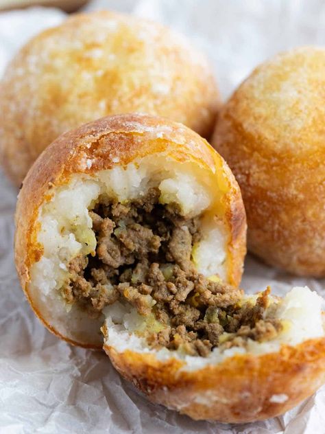 Potatoes Stuffed With Ground Beef, Potato Balls Puerto Rican, Mexican Ground Beef And Potatoes, Recipes With Ground Beef And Potatoes, Hispanic Party Food, Latin American Food Recipes, Papas Rellenas Recipe, Hispanic Food Recipes, Puerto Rican Food