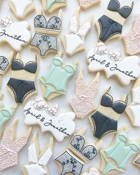 Maison Wells on Instagram: “Alll the last shots, including an added name plaque, close ups, and them all boxed up!” Icing Cookies Tutorial, Corset Cookies, Wedding Cookies Decorated, Lingerie Cookies, Bachelorette Cookies, Bridal Cookies, Cookie Craft, Summer Cookies, Sugar Cookie Designs