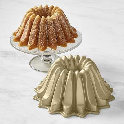 Nordic Ware Lotus Bundt® Pan |||. Inspired by the serene beauty of the lotus flower, our unique pan bakes an elegant floral cake that's perfect for festive occasions from birthdays to baby showers to holidays year-round. Crafted in the USA of cast aluminum with a gold-tone nonstick finish, the pan promotes even baking and a smooth release of the graceful blossom shape. Finish your cake with a dusting of confectioners' sugar or a drizzle of glaze, or fill the center with whipped cream German Coffee Cake, Sculpted Cake, German Coffee, Charlotte Cake, Cake Mini, Bundt Cake Pan, Shaped Cake, Cupcake Bouquet, Edvard Munch