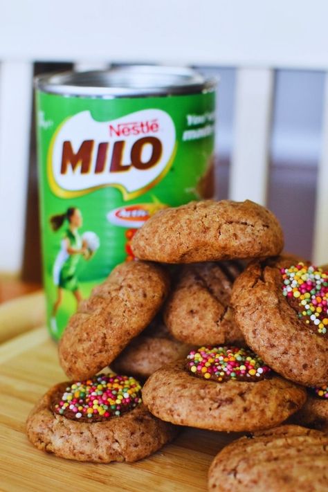 This 5-ingredient Milo Biscuits recipe is easy to follow and delivers 24 biscuits that are perfect for lunch boxes, morning tea or washed down with a mug of Milo. Milo Balls, Milo Biscuits, Easy Biscuit Recipes, Australian Recipes, Easy Biscuit, Easy Biscuit Recipe, Yummy Biscuits, Ginger Biscuits, Biscuit Recipes