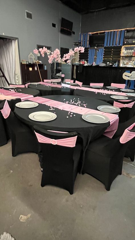 Black White And Pink Party Ideas, Black Pink And White Decorations, Black And Pink Decor Party Ideas, Pink Black And White Decorations, 18th Birthday Party Ideas Pink And Black, Light Pink And Black Party Decorations, Pink Black And Gold Sweet 16 Party Ideas, Sweet 16 Decorations Pink And Black, Light Pink And Black Quince