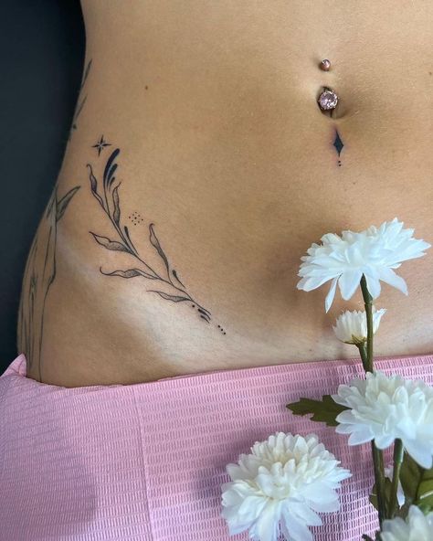 Lower Stomach Tattoo Lower Stomach Tattoo, Stomach Tattoo Ideas, Lower Stomach Tattoos For Women, Ephemeral Tattoo, Lower Stomach Tattoos, Stomach Tattoo, Basic Tattoos, Bauch Tattoos, Lower Stomach