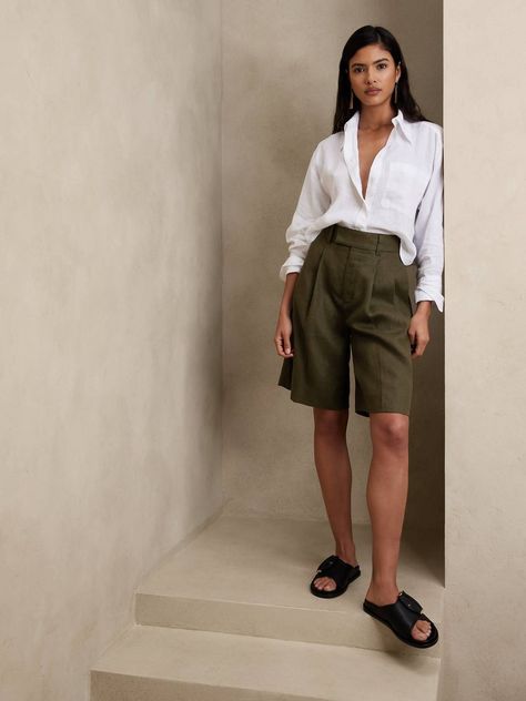 The Fashion Crowd Has Spoken–Longline Shorts Are Totally In | Who What Wear Bermuda Shorts Outfit Women, Linen Shorts Outfit, Bermuda Shorts Outfit, Shorts Linen, Shorts Outfits Women, Olive Dress, Bermuda Short, Dress Shorts, Long Shorts