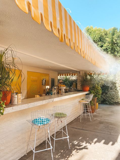 Palm Springs Ultimate Guide | We Are Travel Girls Palm Springs Bar, Palm Springs Backyard, Palm Springs Bach, Palm Springs Interior Design, Palm Springs Vintage, Palm Springs Interior, Palm Springs Hotel, Vintage Palm Springs, Palm Springs Hotels