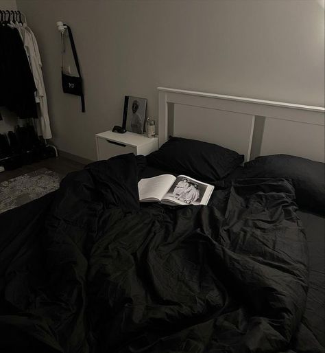 Older Brother Core, Dark Aesthetic Room, Y2k Emo Aesthetic, Bamboo Bed Sheets, Chambre Inspo, Bamboo Bed, Bilik Idaman, Y2k Emo, Cosy House