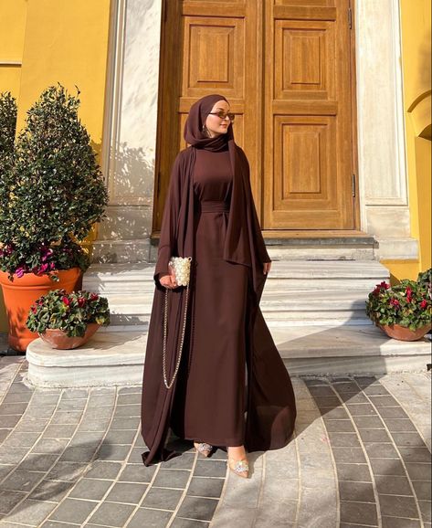 Brown Abaya Aesthetic, Hijabi Abaya, Hijabi Lifestyle, Mode Abayas, Abaya Designs Latest, Abaya Fashion Dubai, Abaya Outfit, Abaya Design, Stile Hijab