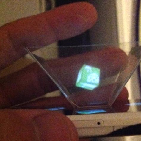 How to Make a Hologram on Your Cell Phone Hologram Video, Iphone Diy, Cd Cases, Be Pretty, Real Life Stories, So Cool, Iphone Apps, Helpful Tips, A Child