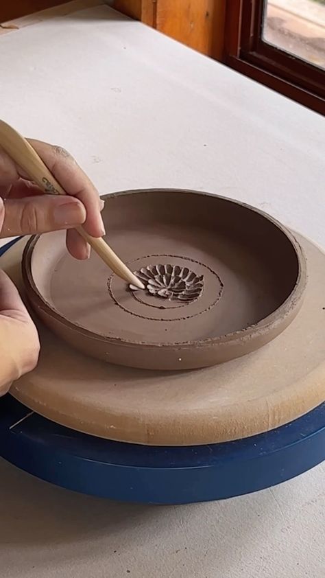 UK Organic & Natural Health Show | Discover more ways to spruce up your kitchen @bestofnatureshow this summer! __ Re share @finpotterytools How to make a garlic grater 🧄 … | Instagram Ceramic Garlic Grater, Garlic Grater Plate, Garlic Grater, Pottery Form, Ceramic Tableware, Natural Health, This Summer, Garlic, Hobbies