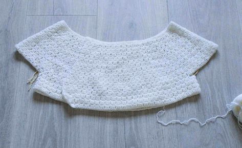 How to design a round yoke crochet sweater - Dora Does Crochet Top Down Round Yoke, Round Yoke Crochet Pattern, Crochet Cardigan Pattern Free, Crochet Yoke, Maxi Dress Designs, Crochet Jumper, Crochet Sweaters, Crochet Lace Edging, Crochet Tops Free Patterns