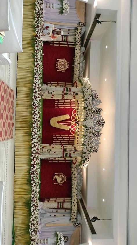 Marriage Mandapam Decoration, Kalyana Mandapam Decorations, Pelli Mandapam Decoration, Pelli Decoration, Mandapam Decoration, Stage Decoration Photos, Wedding Card Decorations, Leaf Decor Wedding, Hindu Wedding Decorations