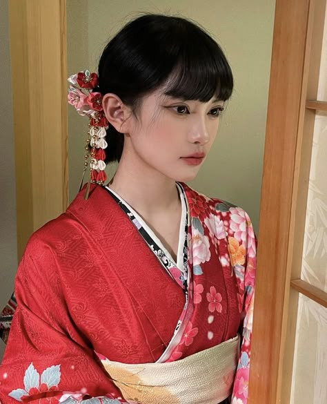 Japanese Hairstyle Traditional, Traditional Hairstyle, Yukata Kimono, Japanese Hairstyle, Peinados Fáciles Para Cabello Corto, Aesthetic People, Yukata, Japanese Kimono, Mode Inspiration