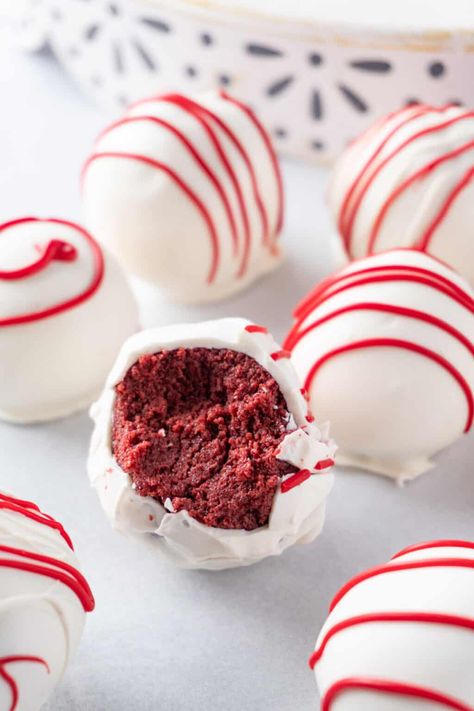 Christmas Red Velvet Cake, Red Velvet Cake Balls, Red Velvet Truffles, My Heavenly Recipes, Christmas Red Velvet, Best Red Velvet Cake, Red Velvet Cake Pops, Cake Ball Recipes, Heavenly Recipes