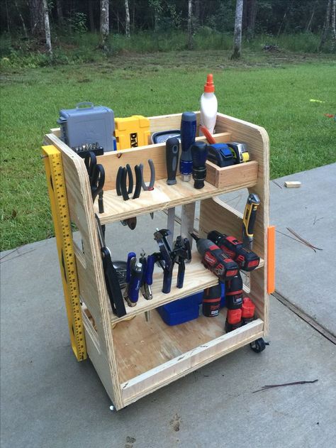 Garage Atelier, Used Woodworking Tools, Woodworking Tools Storage, Woodworking Shop Plans, Woodworking Chair, Antique Woodworking Tools, Essential Woodworking Tools, Best Woodworking Tools, Rockler Woodworking