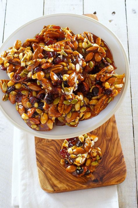 Patty Food, Nut Brittle, Brittle Recipes, Spain Food, Nut Recipes, Peanut Brittle, Homemade Candies, Candy Recipes, Food Gifts