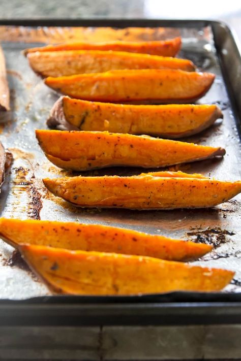 Looking for an easy side dish? These roasted sweet potato wedges are so simple and delicious. Serve them with chicken, steak or pork. Antiviral Herbs, Roasted Sweet Potato Wedges, Sweet Potatoes Recipe, Roasted Sweet Potato, Sweet Potato Wedges, Potato Wedges, Baked Sweet Potato, Potatoes Recipe, Potato Dishes