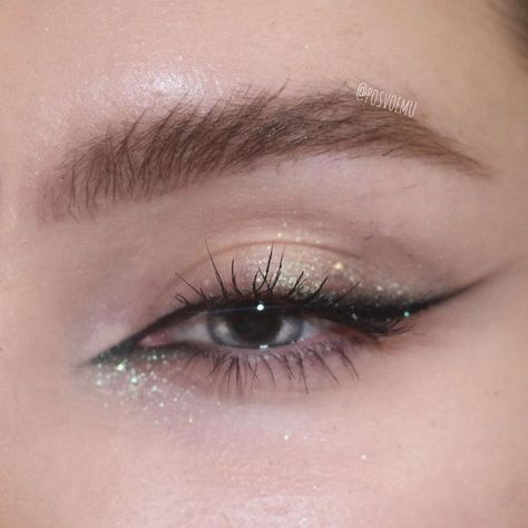 Trend Eyeshadow, Eye Eyeliner, Green Inspo, Kristina Webb, Make Up Inspiration, Make Up Videos, Smink Inspiration, Makijaż Smokey Eye, Makeup Eye Looks