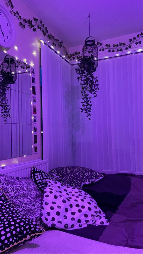 Purple Room Astetic, Govee Led Lights, Vines In Bedroom, Purple Room Ideas, Bedroom Ideas Purple, Plants Bedroom, Purple Room Decor, Cool Room Designs, Neon Bedroom