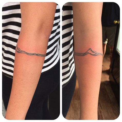 Mountain-band. #tattoo #machinefree #handpokedtattoo #stickandpoke #tattoonewzealand #tattoowanaka #holyskintattoo #armbandtattoo #mountaintattoo #lineartattoo Trend Tattoos, Forearm Tattoos For Women, Tattoo Mountain, Mountain Tattoos, Tattoo Band, Armband Tattoos, Forearm Band Tattoos, Hand Poked Tattoo, Forearm Tattoo Women