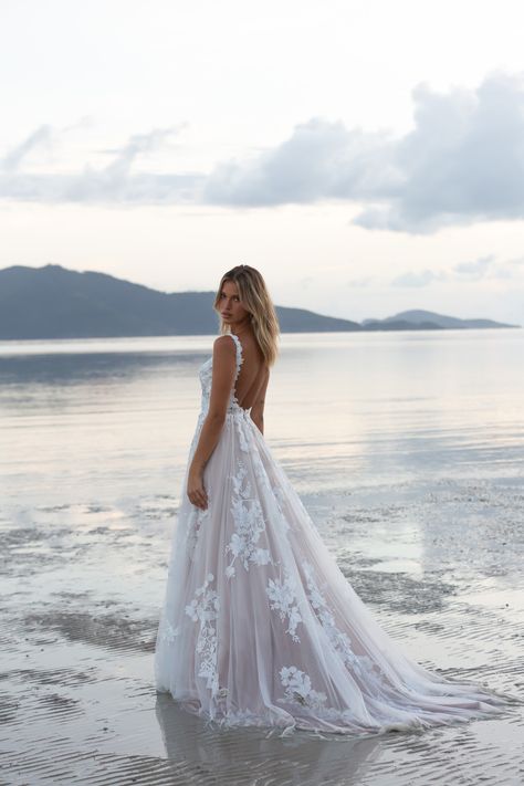 JOEY - Madi Lane Bridal Beachy Wedding Dress, Madi Lane, Dream Beach Wedding, Beachy Wedding, Wedding Dress Flowy, Pretty Wedding Dresses, Cute Wedding Dress, Greece Wedding, Dream Wedding Ideas Dresses