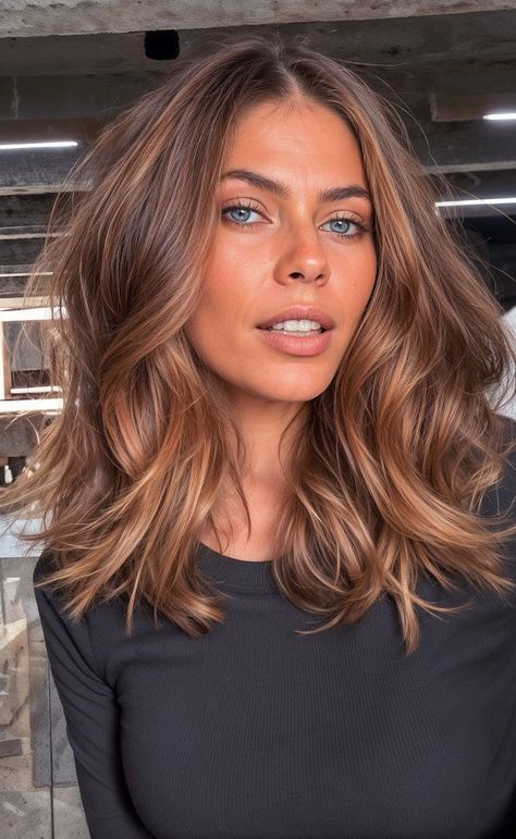 Caramel Hair With Blonde Balayage, Bayalage Brunette Caramel Honey Short, Medium Length Honey Brown Hair, Cinnamon Caramel Hair, Cafe Au Lait Hair Color, Lived In Caramel Balayage, Caramel Hair On Brown Skin, Caramel Bronde Haircolor, Brown Hair With Caramel Highlights Honey