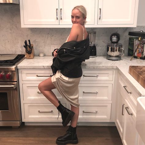 Maddi Bragg, High Value Woman, Style Inspiration Spring, Evening Outfits, Fit Check, Feminine Energy, Friday Night, Dream Wardrobe, Sock Shoes