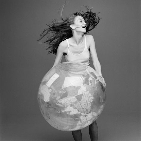 laughing kate moss with the world by patrik andersson Kate Moss Body, 90s Fashion Icons, Kate Moss 90s, Kate Moss Style, Queen Kate, Miss Moss, Laura Dern, Kate Hudson, Kate Moss