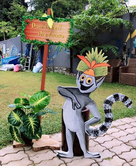 Madagascar Birthday Party Ideas | Photo 6 of 28 | Catch My Party Madagascar Themed Birthday Party, Madagascar Theme Birthday Party Ideas, King Julien Birthday Party, Madagascar Birthday Party Ideas, Lemur Birthday Party, King Julian Birthday Party, Madagascar Theme Party, King Julien Party, Madagascar Party Ideas