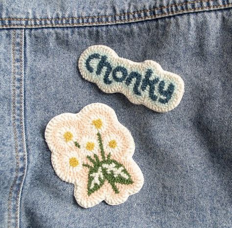 Punch needle patches by @peacockandolive #punchneedle #punchneedleembroidery #patch #chonker #daisy Punch Needle Pins, Tufting Needle, Punch Needle Patch, Diy Beaded Rings, Wallpaper Fabric, Punch Needle Patterns, Wool Thread, Punch Needle Embroidery, Needle Punch