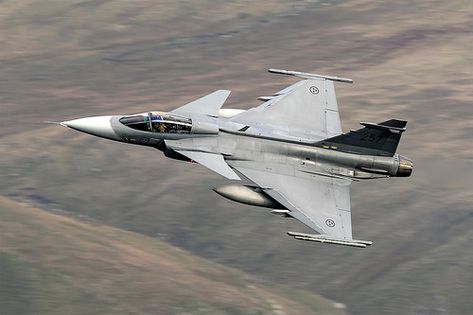 Swedish Air Force Saab JAS-39 Gripen low level at Thirlmere Saab Gripen Jas 39, Gripen Jas 39, Saab Gripen, Saab Jas 39 Gripen, Jas 39 Gripen, Air Force Planes, Swedish Air Force, South African Air Force, Tactical Truck