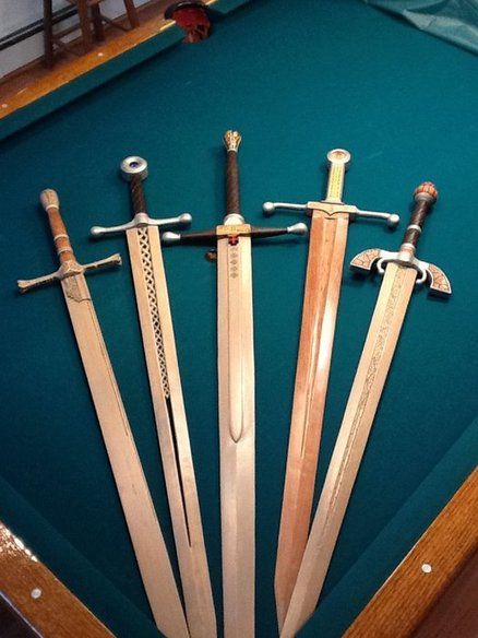 Handcarved Wooden Swords (Too involved for school, but nice design ideas for the handles) Wooden Swords Diy, Link Armor, Wooden Swords, Medieval Swords, Wooden Knife, Carved Wood Signs, Diy Wooden Projects, Diy Holz, Cool Swords