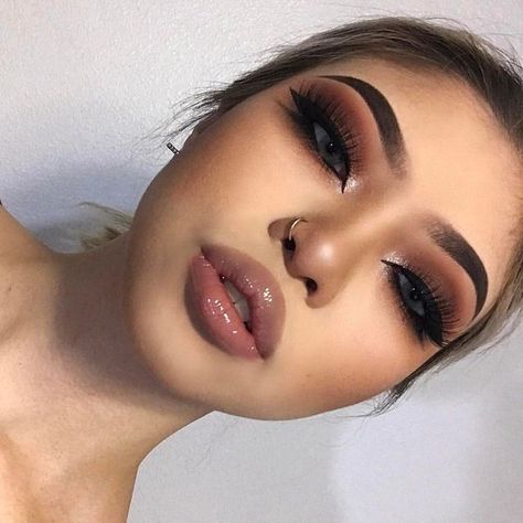 MONOCHROMATIC Makeup | monochromatic fashion | monochrome looks | monochromatic beauty | nude lipstick | brown lipstick | nude nails Fete Emo, Eye Makeup Glitter, 2016 Makeup, Party Make-up, Beauty Make-up, Full Face Makeup, Kiss Makeup, Make Up Looks, Makeup Goals