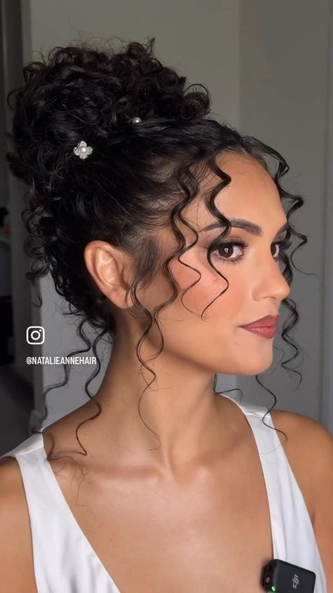 Updos On Curly Hair, Hairstyles Wedding Curly Hair, Curly Hair Hairstyles Wedding, Natural Curls Updo Wedding, Curly Hairstyle For Party, Prom Hairstyles For Long Curly Hair, 3b Wedding Hairstyles, Elegant Hairstyles Curly Hair, Wedding Curly Updo