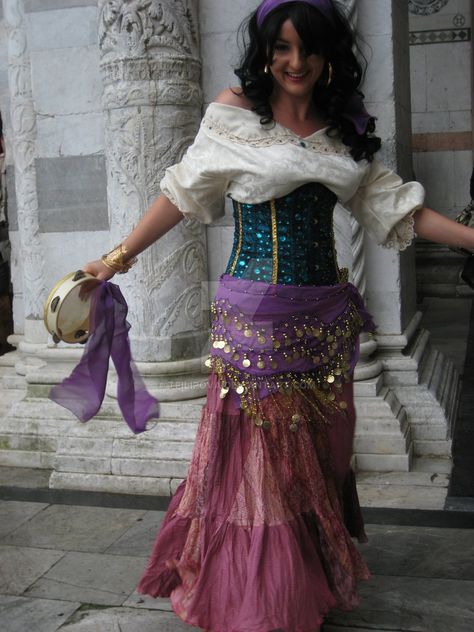 esmeralda cosplay 8 by tfilipova Romani Cosplay, Esmeralda Costume, Esmeralda Cosplay, Lucca Comics, Fair Outfits, Fest Outfits, Diy Kostüm, Disney Cosplay, Halloween Costume Outfits