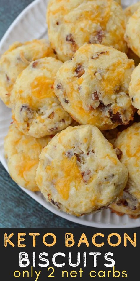 Try these Bacon Keto Biscuits for your next keto meal prep! This easy keto breakfast is packed with cheese and bacon and are only 2 carbs each! Bacon Keto Breakfast, Keto Bacon Pancake Sticks, Keto Bacon Breakfast Ideas, Easy Keto Lunch Prep, Low Carb Busicuts, Filling Keto Breakfast, Keto Recipes Breakfast Easy, Keto Breakfast With Bacon, Keto Breakfast Casserole Low Carb Easy Recipes