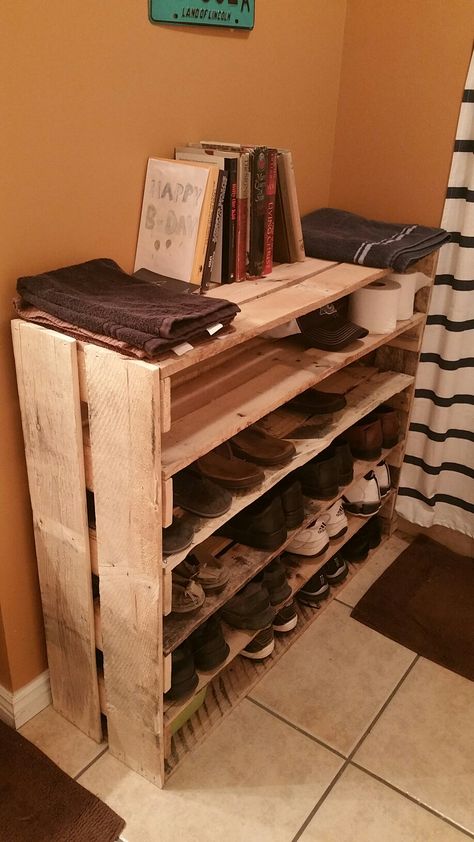 Shoe Rack Plans, Diy Shoe Rack Ideas, Pallet Closet, Best Shoe Rack, Pallet Shoe Rack, Shoe Rack Ideas, Shoe Tidy, Wooden Shoe Rack, Closet Shoe