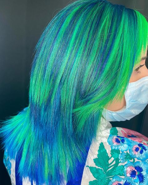 Blue Hair Green Highlights, Yellow And Teal Hair, Blue And Green Hair Split, Blue And Green Hair Ideas, Blue And Green Hair Ombre, Swamp Hair, Teal And Green Hair, Green And Blue Hair Color, Yellow And Blue Hair