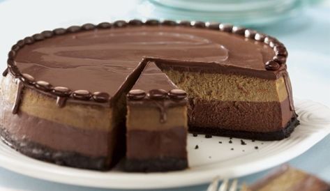 Layered Mocha Cheesecake Recipe - (egglandsbest) Caramel Cheesecake Bites, Coffee Filling, Christmas Cookie Icing, Pecan Pie Cheesecake Recipe, Mocha Cheesecake, Perfect Cheesecake, Chocolate Covered Coffee Beans, Lunch And Dinner Recipes, Pecan Pie Cheesecake