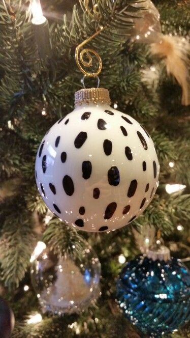 Dalmatian Christmas Tree, Christmas Dalmatian, Dalmatian Christmas, Friends Ornaments, Prints Inspiration, Pet Ornaments, Beautiful Horse Pictures, Xmas Baubles, Friend Ornament