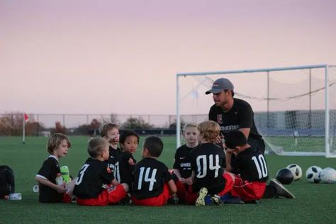 Coaching Youth Sports, Hobbies For Couples, Economic Crisis, Sports Coach, Team Coaching, Soccer Drills, Youth Soccer, Soccer Coaching, Young Athletes