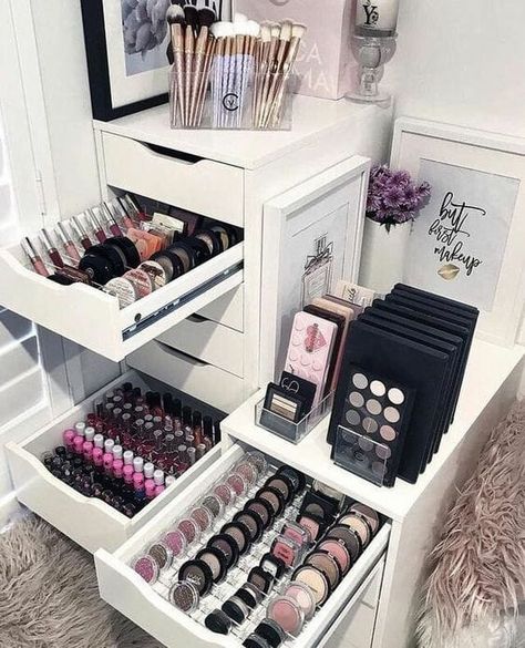 makeup storage ideas for small spaces, makeup organizers, makeup storage, makeup organization tips, beauty organization tips, skincare organization, bathroom organization, Ikea Dressing Table, Organized Makeup, Rangement Makeup, Small Bedroom Storage, Dressing Table Storage, Diy Makeup Storage, Makeup Drawer Organization, Makeup Station, Makeup Storage Organization