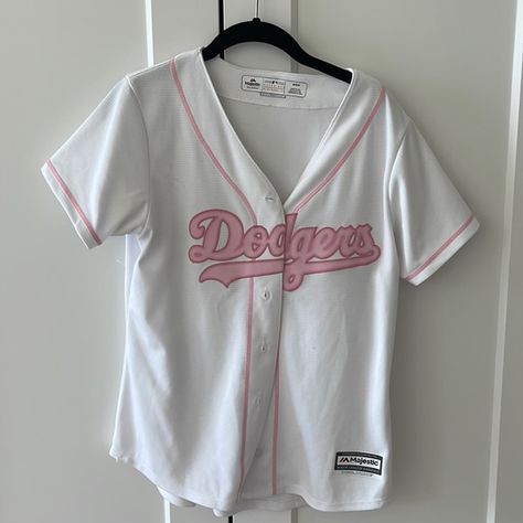 Pink dodgers jersey. Size medium Dodgers Jersey Outfit Womens, Dodgers Jersey, Pink Jersey, Jersey Outfit, I Got It, Clothing Ideas, Quinceanera, Got It, No Se