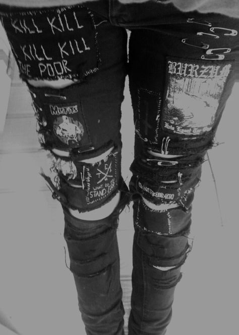 FFA Goes Punk - Album on Imgur Ropa Punk Rock, Holey Jeans, Grunge Pants, Punk Jeans, Estilo Emo, Scene Goth, Punk Girls, Punk Pants, Punk Rock Outfits