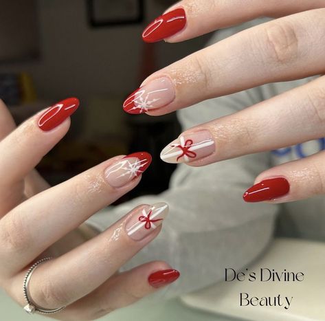 Nail Ideas Christmas Red, Winter Xmas Nails, Christmas Ribbon Nails Designs, Christmas Ribbon Nail Art, Xmas Bow Nails, Christmas Nails Inspo Red, Christmas Nails Ribbon, Christmas Acrylics Red, Ribbon Nails Art