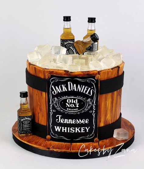 Jack Daniels Torte, Bolo Jack Daniels, Jack Daniels Birthday, Jack Daniels Cake, 3d Dort, Flori Fondant, Alcohol Cake, Barrel Cake, Whiskey Cake