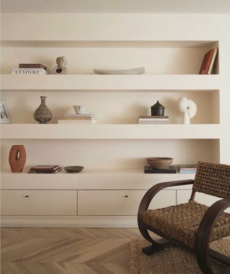 Minimal Built In Shelves, Long Shelf Styling, White Shelf Decor, Japan Living Room, Bedroom Shelf Decor, Home Alone House, Home Shelf Decor, Office Styling, Home Decor Ideas Bedroom